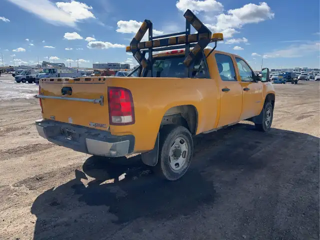 2011 GMC Sierra 2500HD - Photo 6