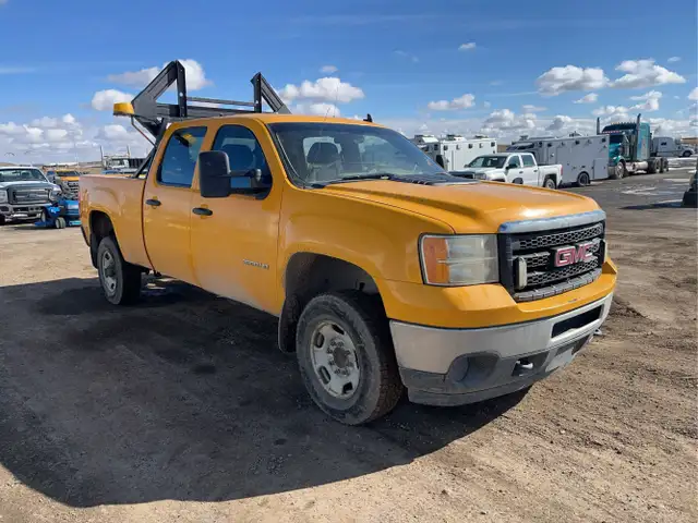 2011 GMC Sierra 2500HD - Photo 8