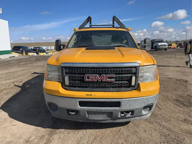 2011 GMC Sierra 2500HD - Photo 9