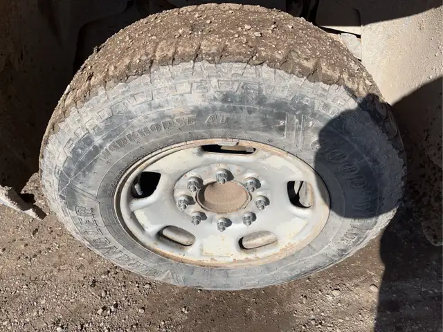 2011 GMC Sierra 2500HD - Photo 10