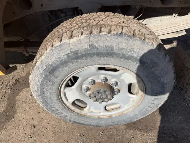 2011 GMC Sierra 2500HD - Photo 11