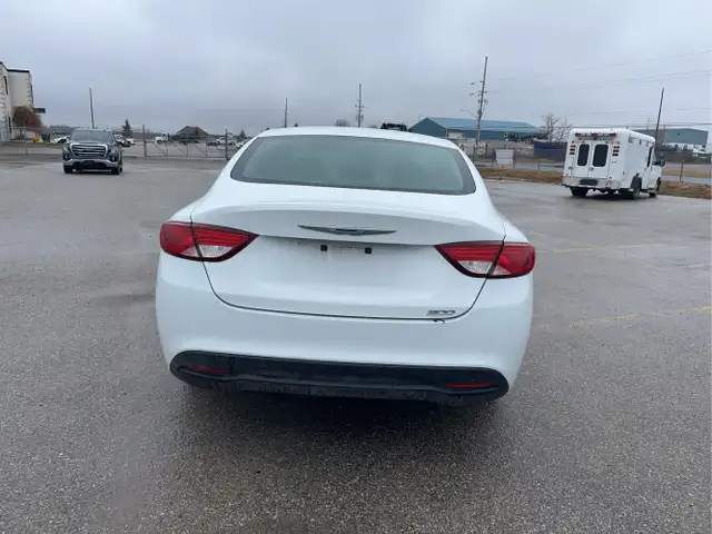 2015 Chrysler 200 - Photo 6