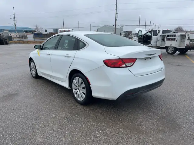 2015 Chrysler 200 - Photo 7