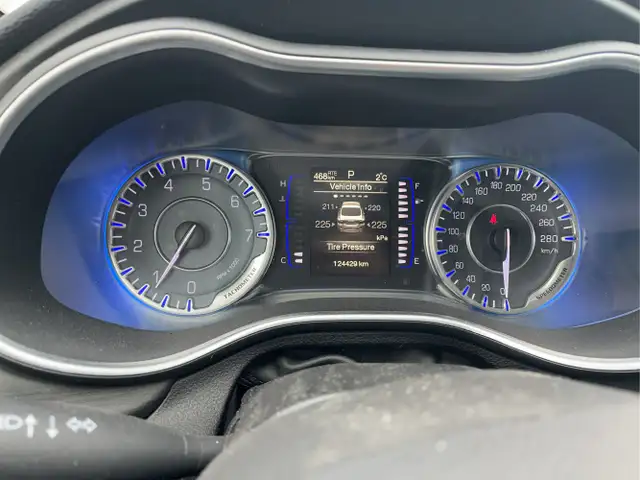 2015 Chrysler 200 - Photo 11