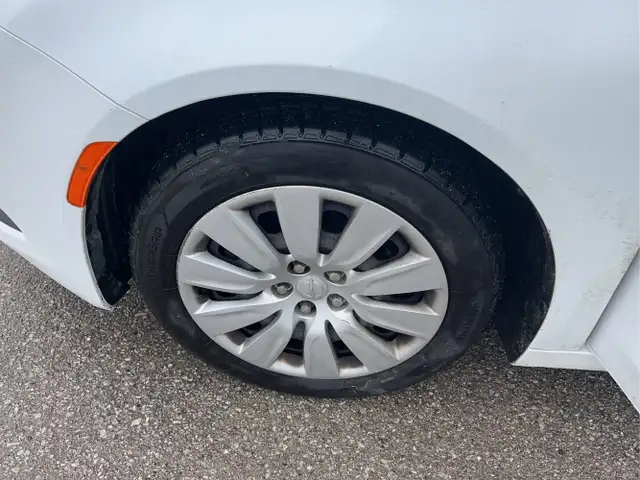2015 Chrysler 200 - Photo 21
