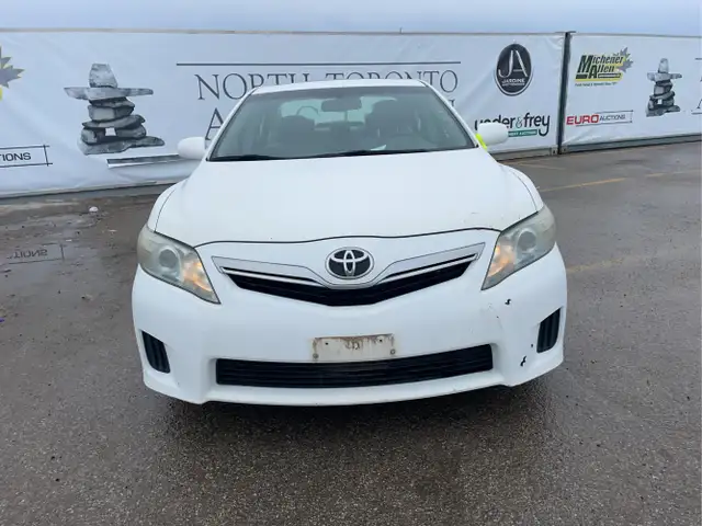 2010 Toyota Camry Hybrid - Photo 2