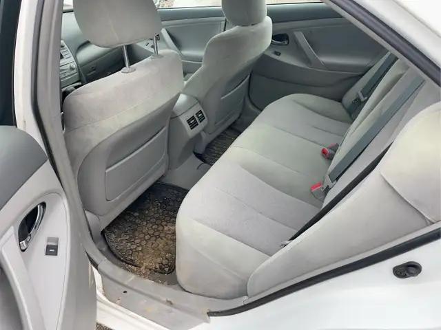 2010 Toyota Camry Hybrid - Photo 14