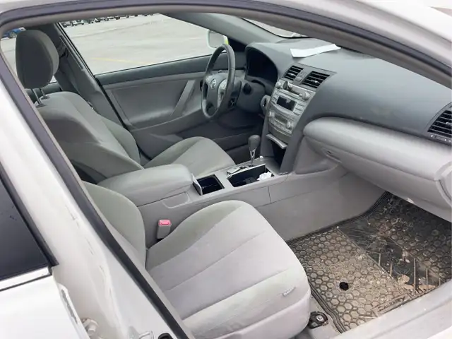 2010 Toyota Camry Hybrid - Photo 17