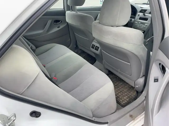 2010 Toyota Camry Hybrid - Photo 18