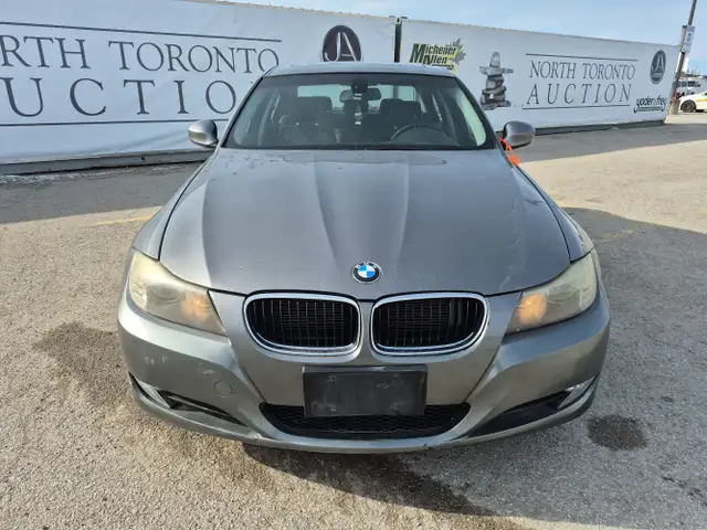 2011 BMW 3 Series - Photo 2