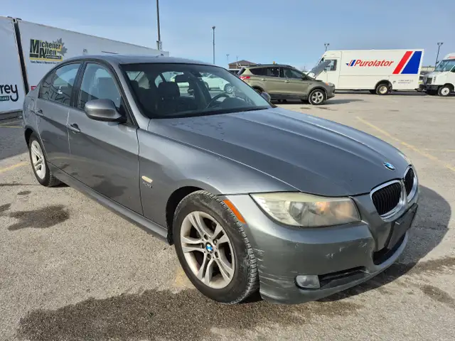 2011 BMW 3 Series - Photo 3