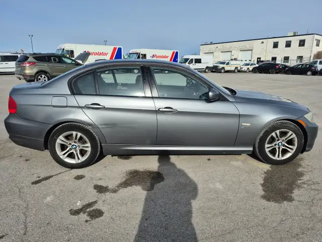 2011 BMW 3 Series - Photo 4