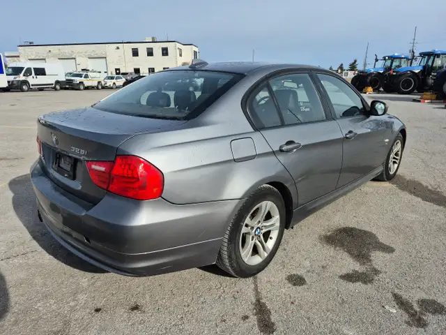 2011 BMW 3 Series - Photo 5