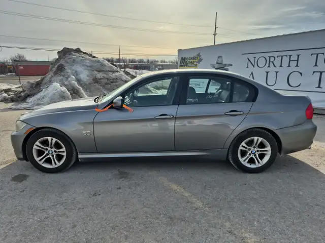 2011 BMW 3 Series - Photo 8