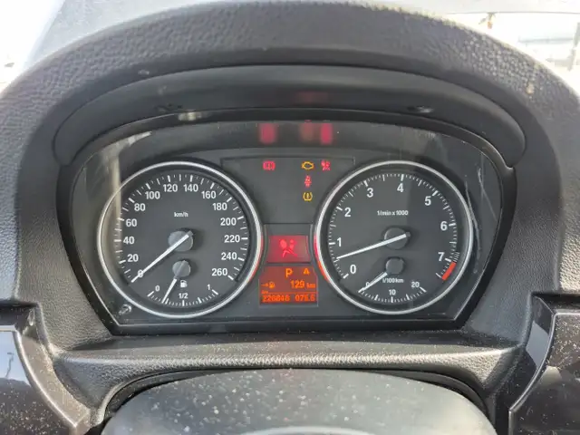 2011 BMW 3 Series - Photo 11