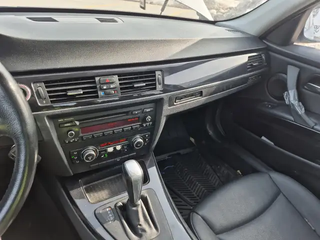 2011 BMW 3 Series - Photo 12