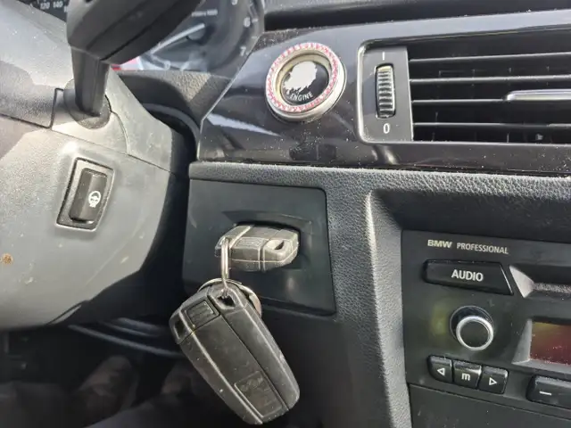 2011 BMW 3 Series - Photo 13