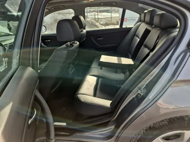 2011 BMW 3 Series - Photo 14