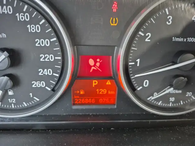 2011 BMW 3 Series - Photo 18