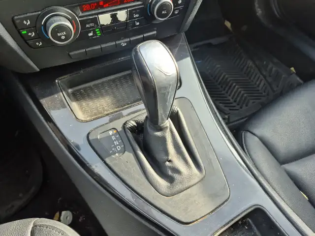 2011 BMW 3 Series - Photo 19