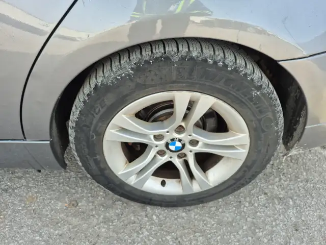 2011 BMW 3 Series - Photo 23