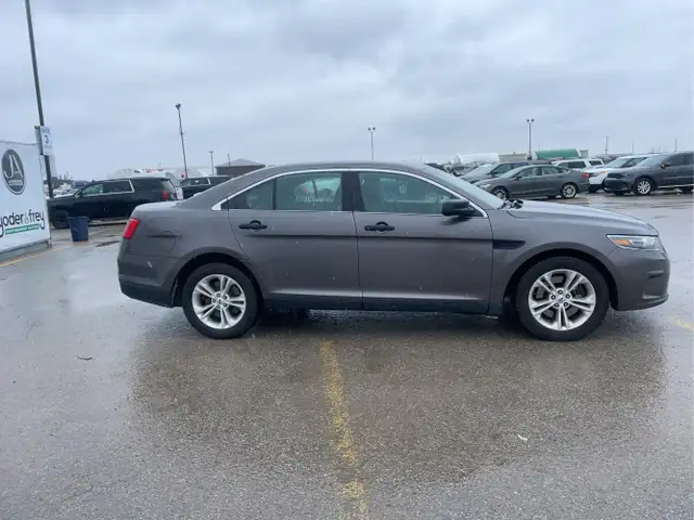 2015 Ford Taurus - Photo 4