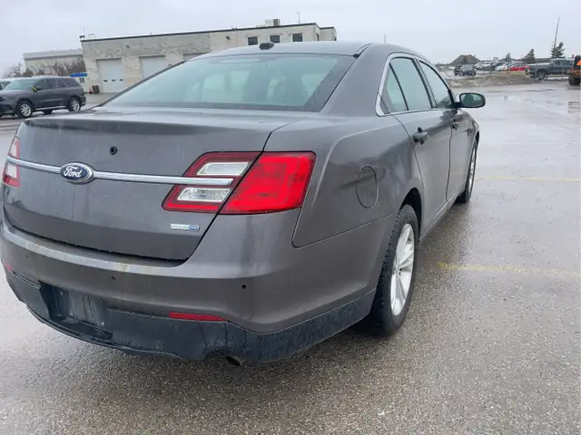 2015 Ford Taurus - Photo 5