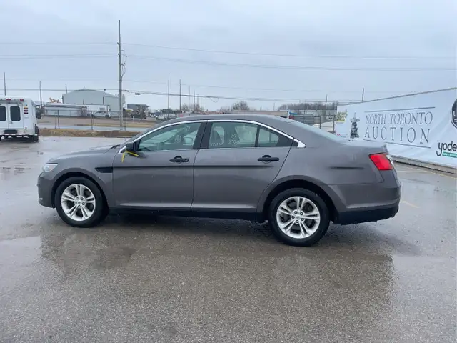 2015 Ford Taurus - Photo 8