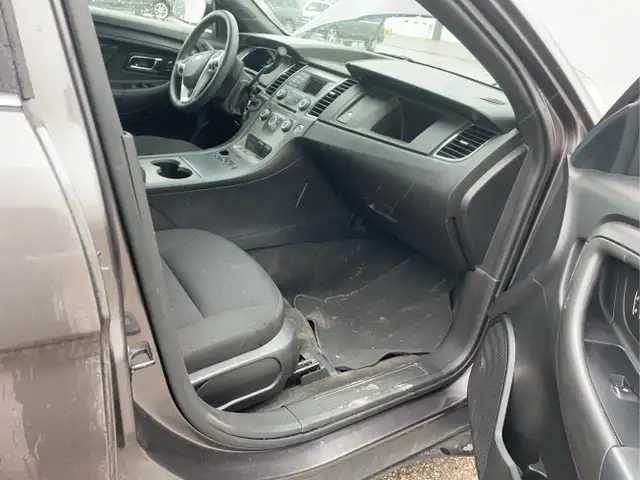 2015 Ford Taurus - Photo 18
