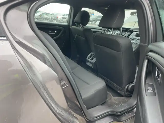 2015 Ford Taurus - Photo 20