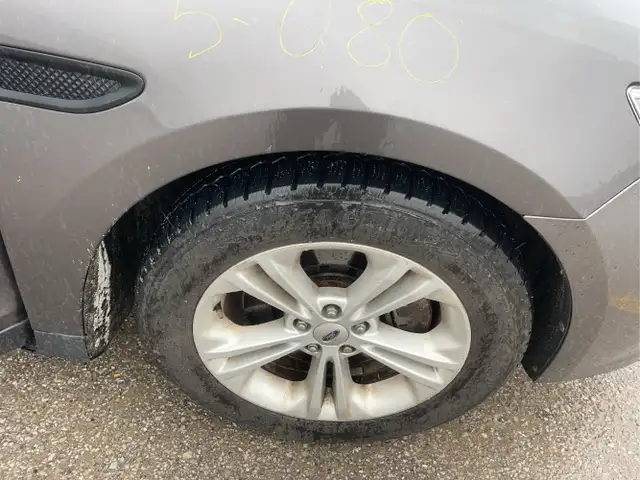 2015 Ford Taurus - Photo 21