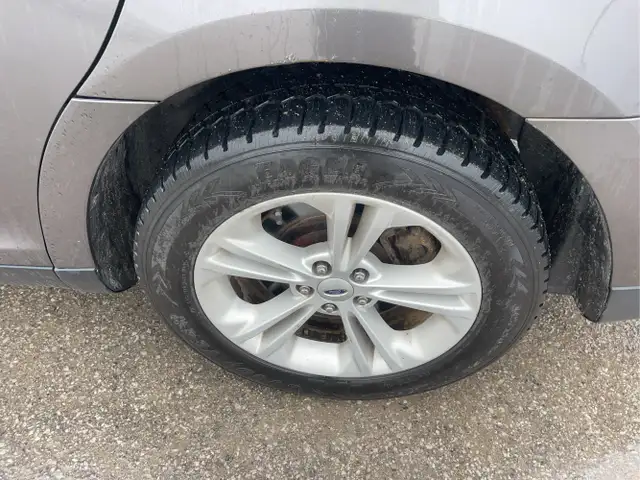 2015 Ford Taurus - Photo 23