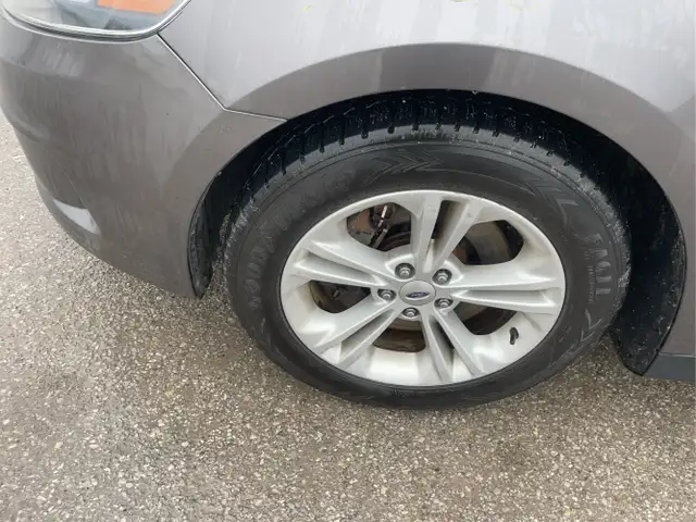 2015 Ford Taurus - Photo 24