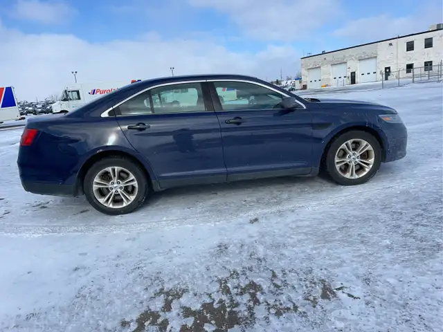 2017 Ford Taurus - Photo 4