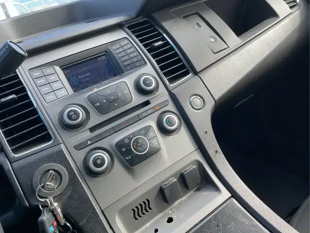 2017 Ford Taurus - Photo 12