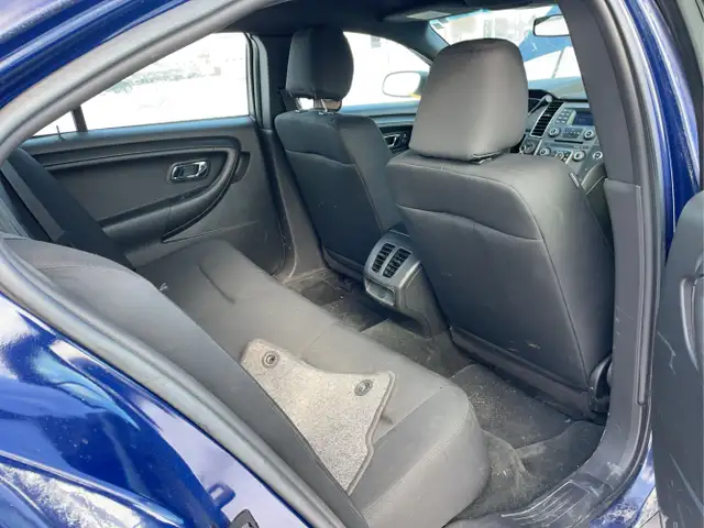 2017 Ford Taurus - Photo 18