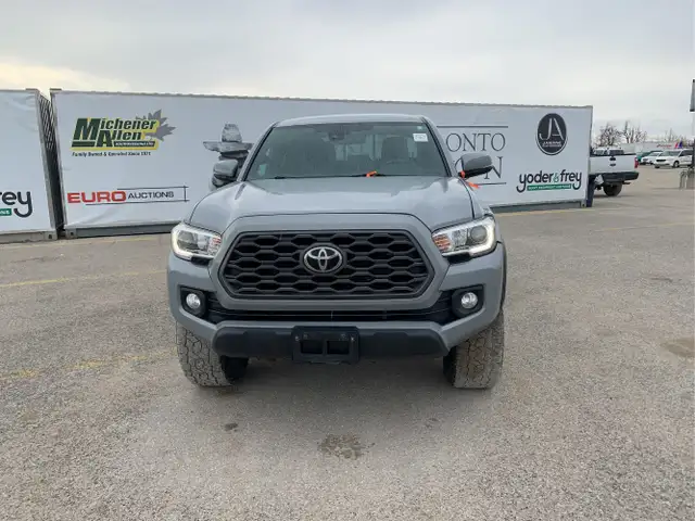 2020 Toyota Tacoma - Photo 2