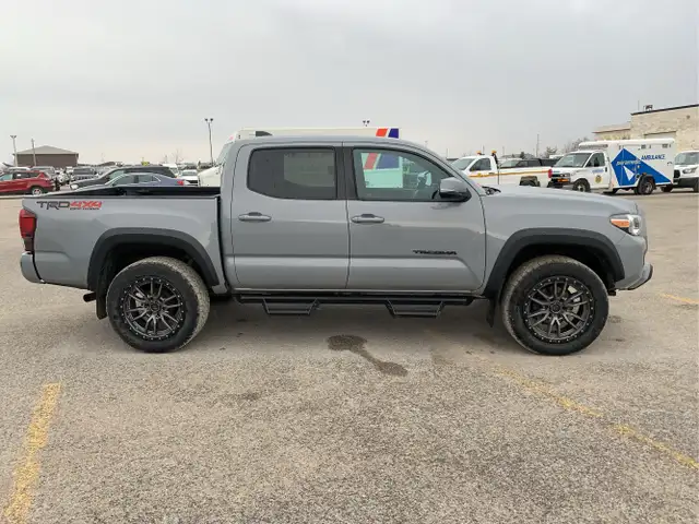 2020 Toyota Tacoma - Photo 4