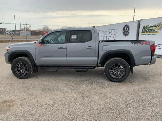 2020 Toyota Tacoma - Photo 8