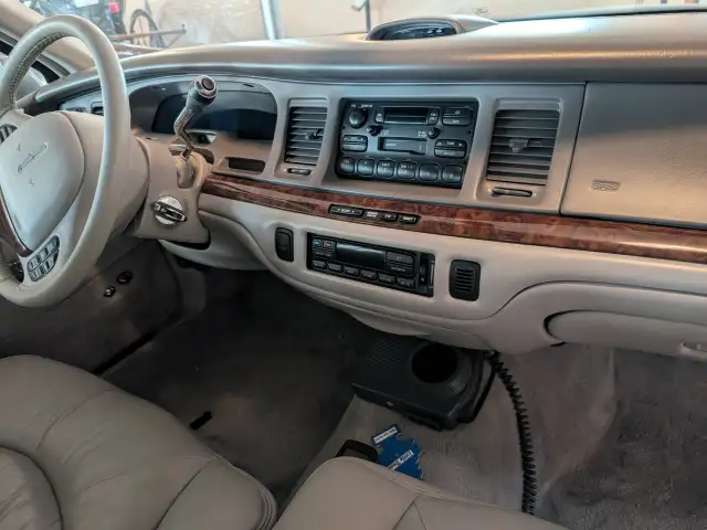 1996 Lincoln Town Car - Photo 2