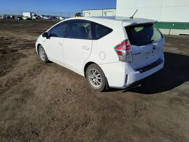 2017 Toyota Prius V - Photo 3