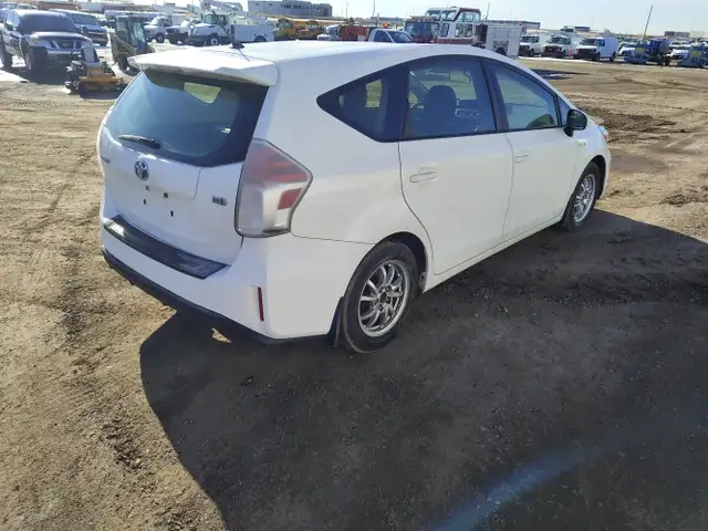 2017 Toyota Prius V - Photo 5