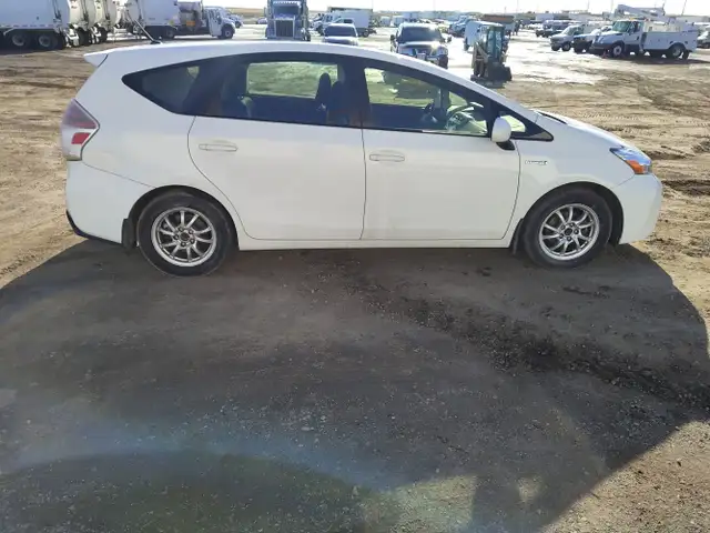 2017 Toyota Prius V - Photo 6