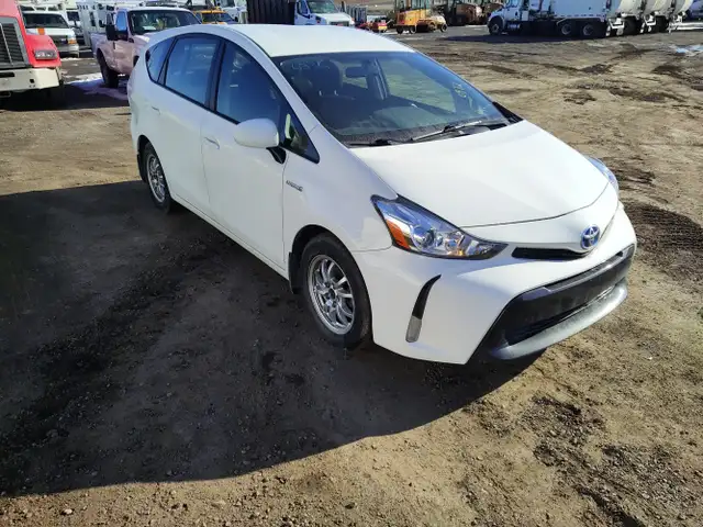 2017 Toyota Prius V - Photo 7