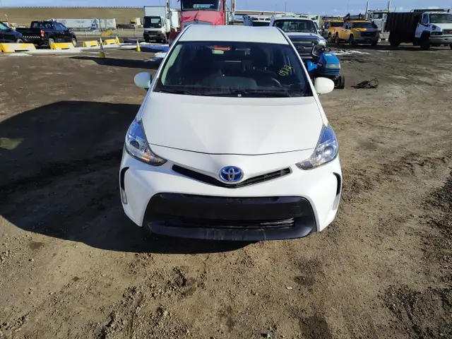 2017 Toyota Prius V - Photo 8