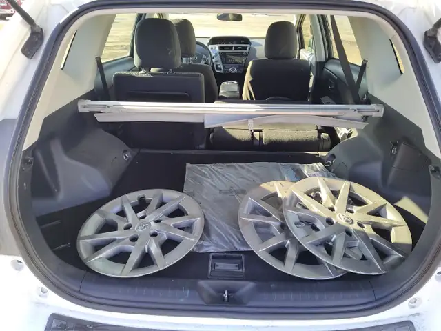 2017 Toyota Prius V - Photo 12