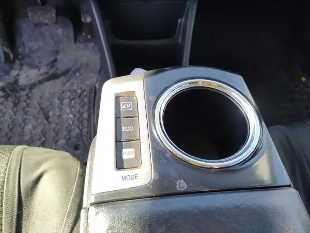 2017 Toyota Prius V - Photo 19