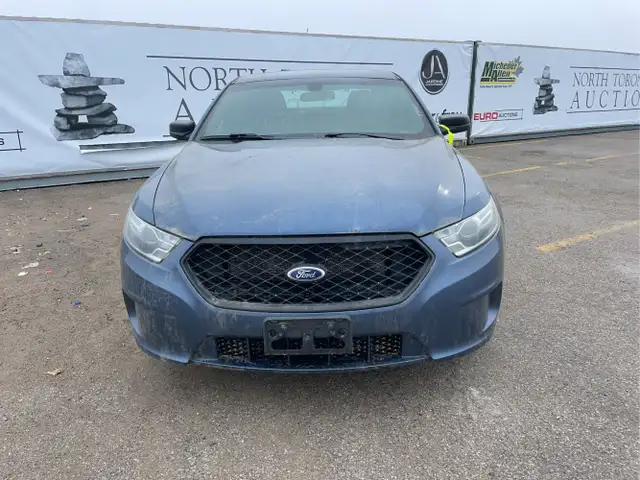 2015 Ford Taurus - Photo 2