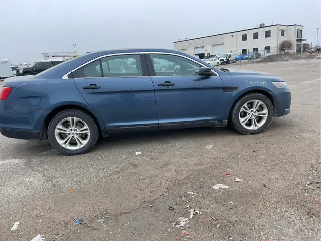 2015 Ford Taurus - Photo 4