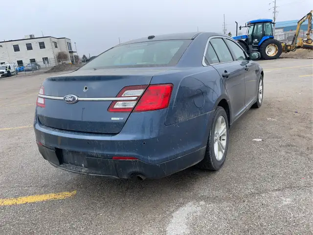 2015 Ford Taurus - Photo 5